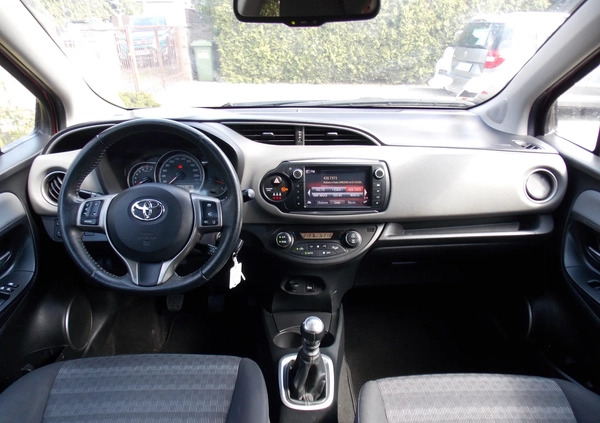 Toyota Yaris cena 42700 przebieg: 97816, rok produkcji 2017 z Gniezno małe 154